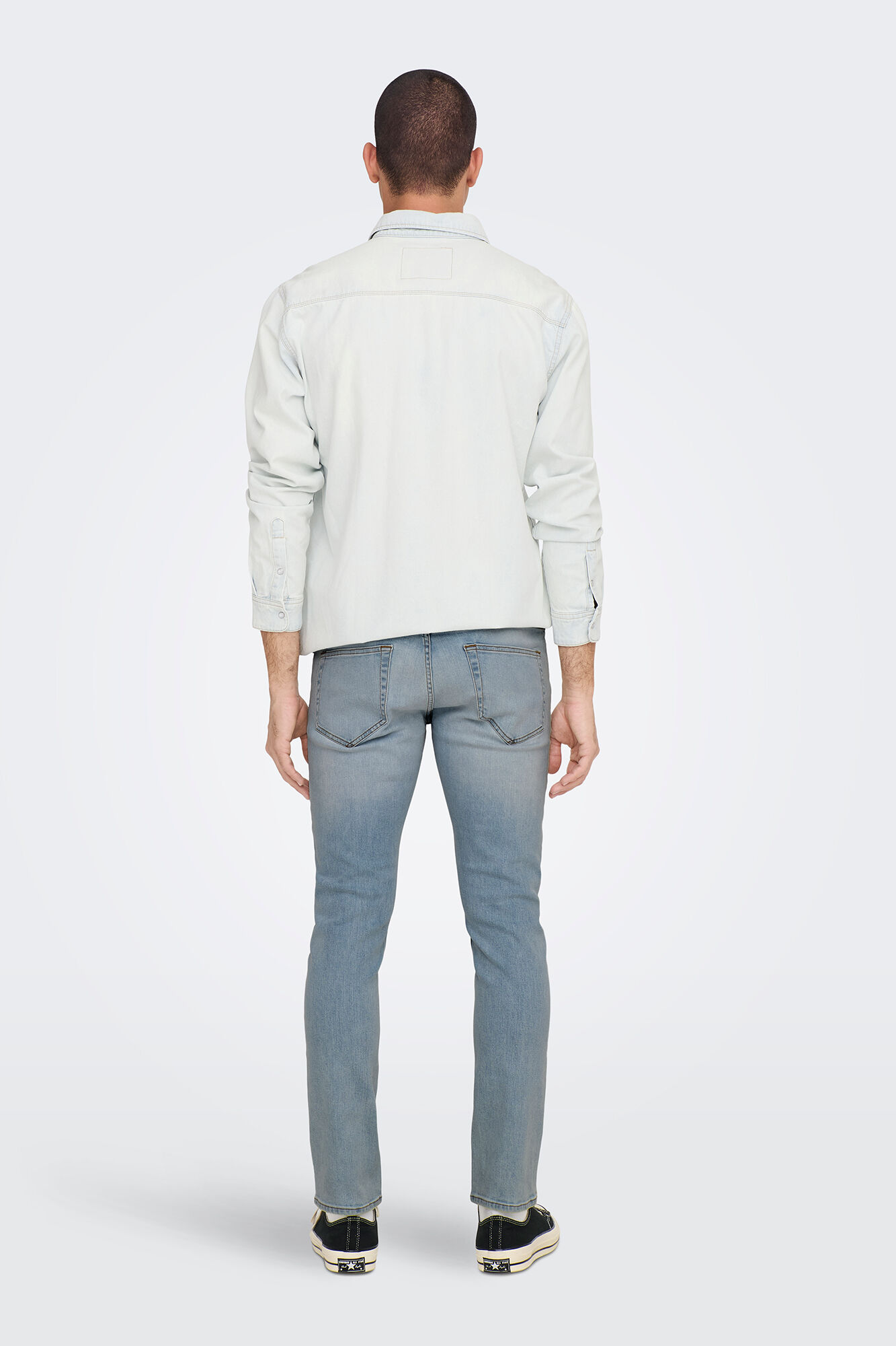 calça jeans de corte justo