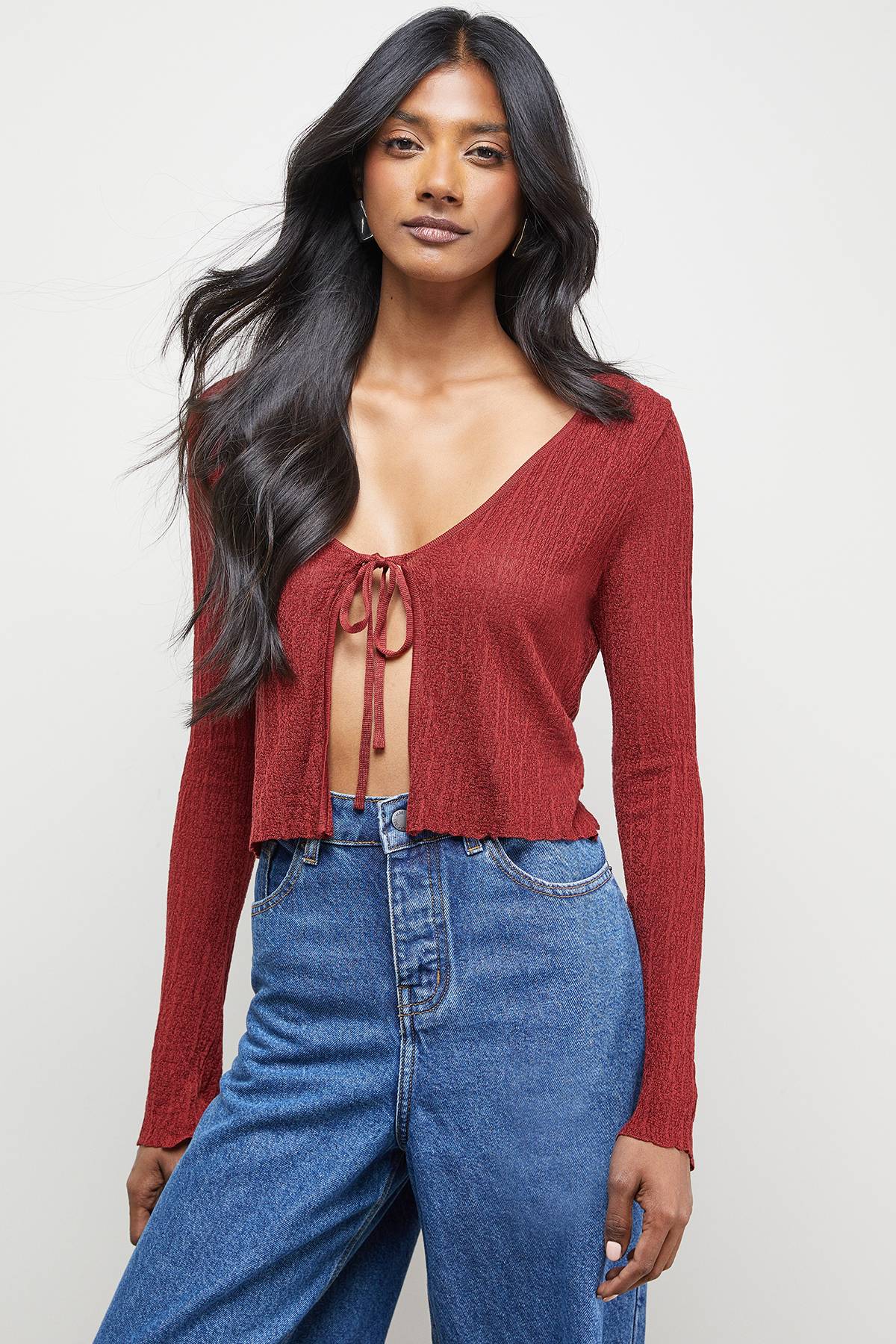 Warehouse Cardigan Bordeaux à Texture Froissée Transparente avec Détail de Liens