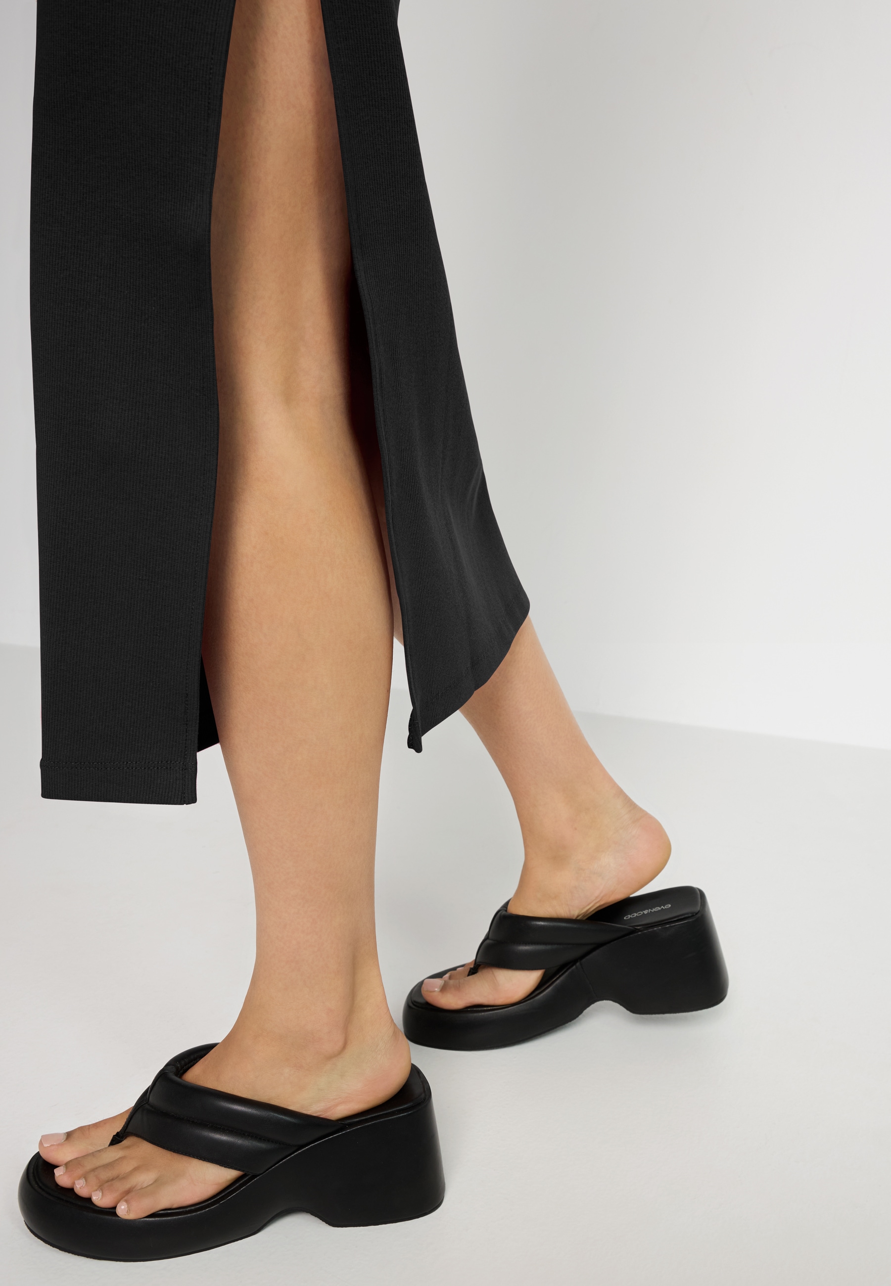 LSCN by LASCANA Midikleid aus weicher Rippware