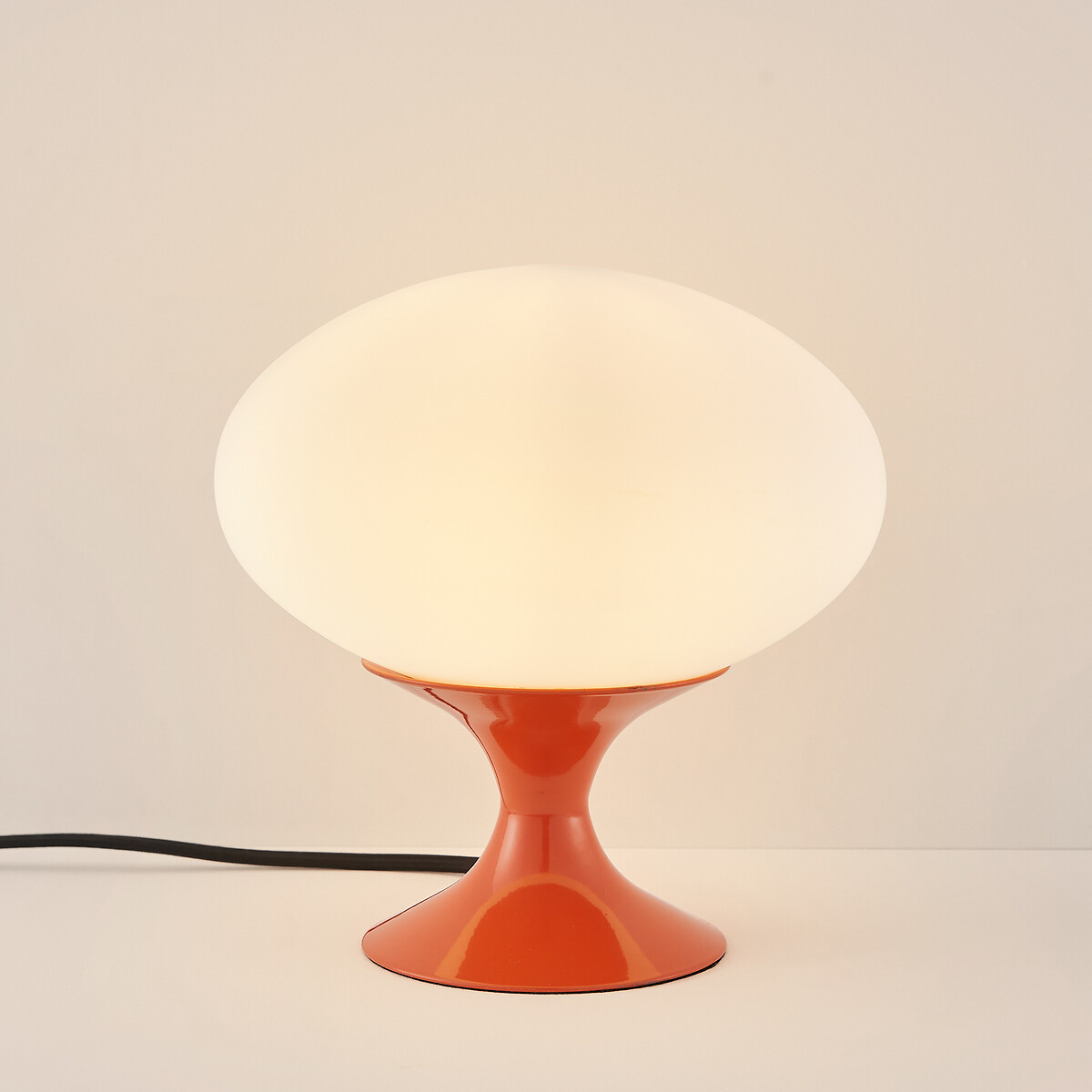 LA REDOUTE INTERIEURS<br>Candeeiro de mesa em vidro opalino e ferro Merisa