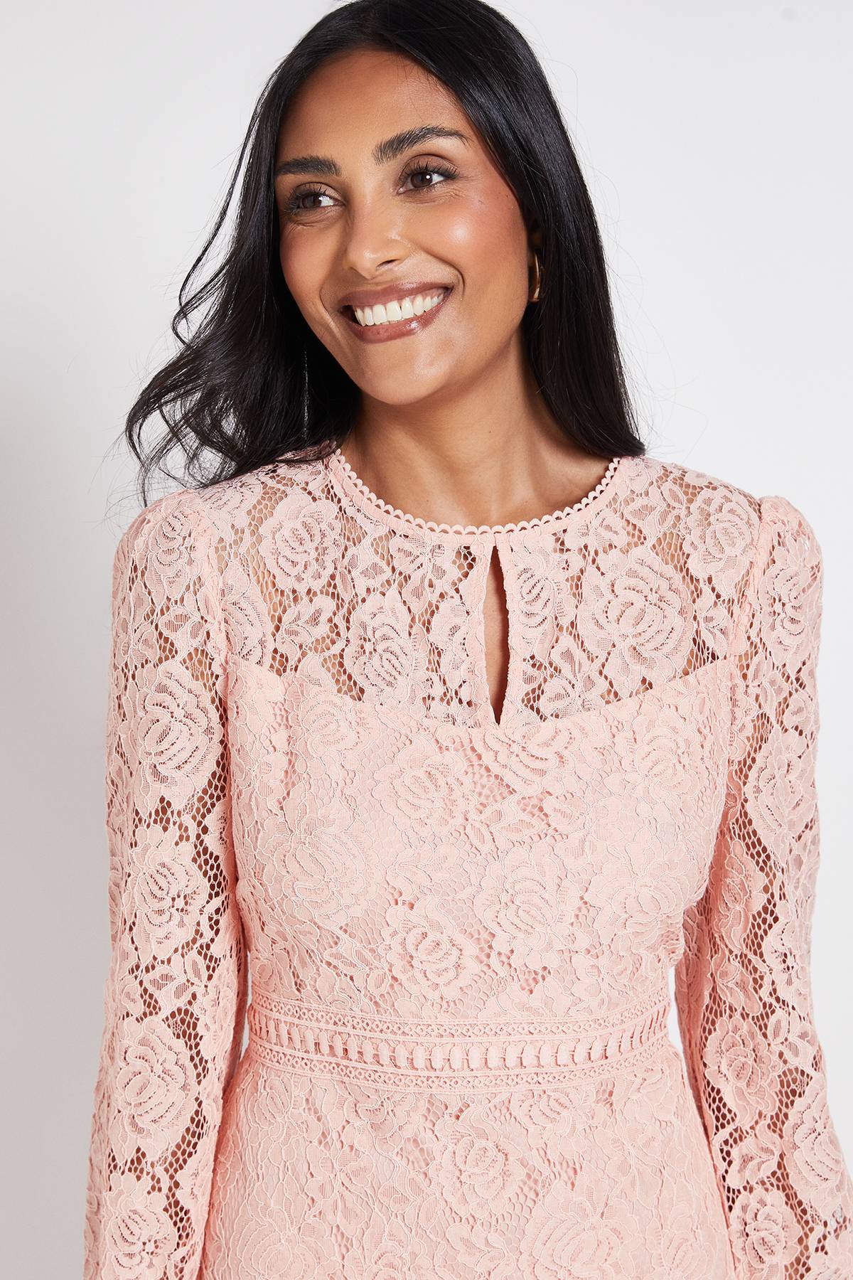 Wallis Robe Midi En Dentelle À Col Montant Avec Volants Pour Petite Taille