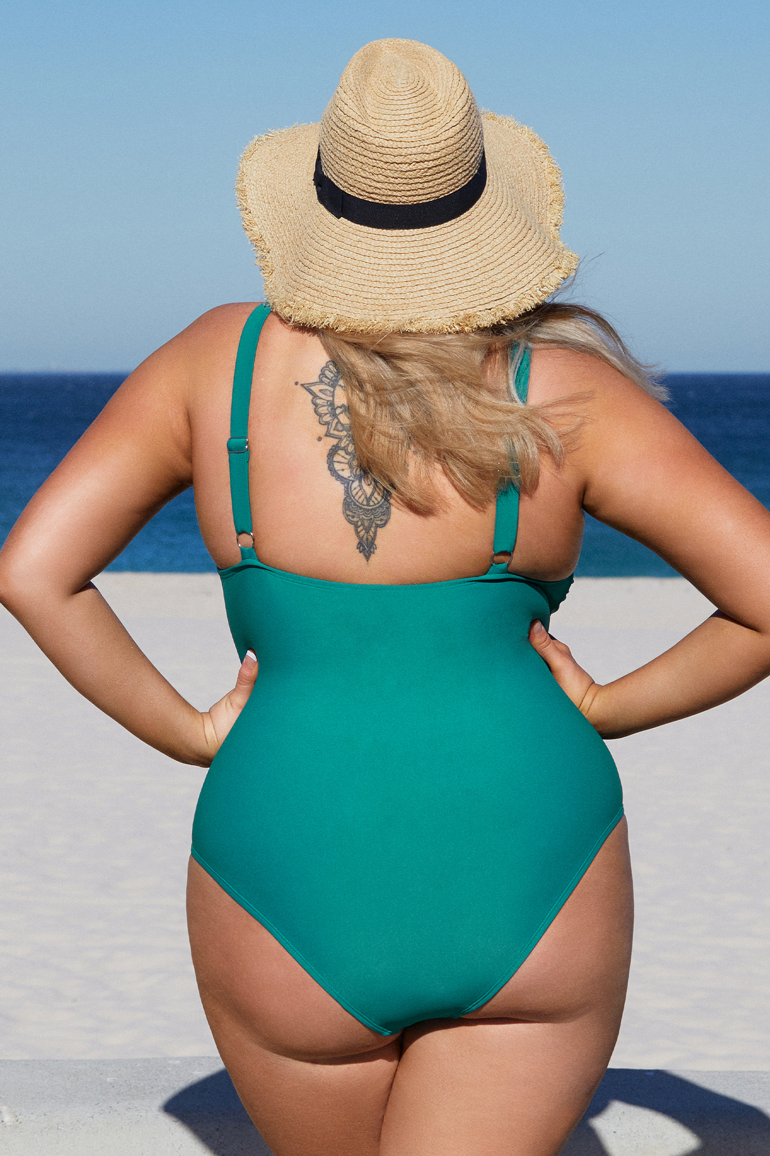 Maillot de bain une pièce grande taille à col en V ruché