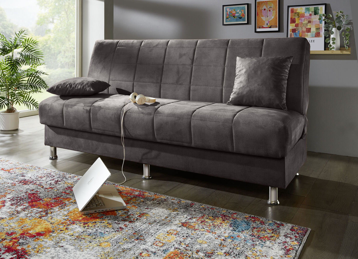 Schlafsofa mit Bettkasten und Dekokissen