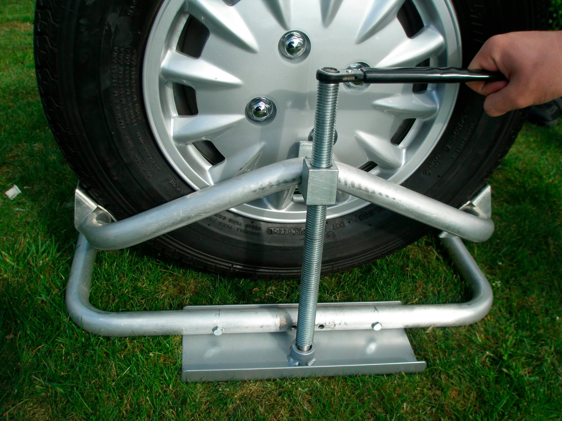 Milenco Aluminium Wagenheber 81 x 24,5 x 20 cm