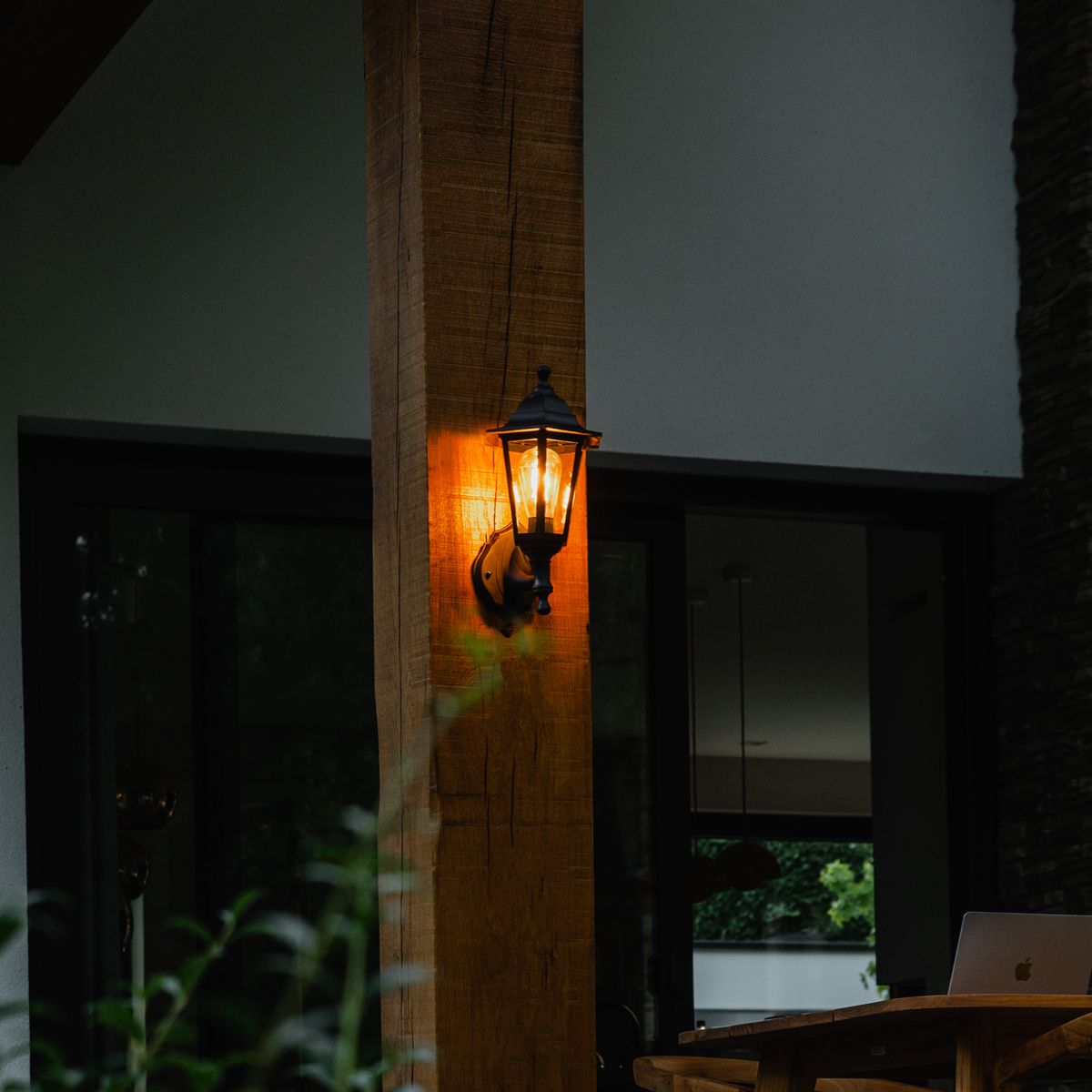 Klassieke buitenwandlamp zwart IP44 - New Haven