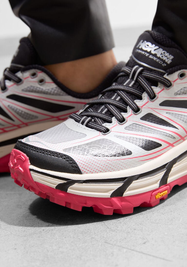 grijze hoka lage sneakers mafate speed 2