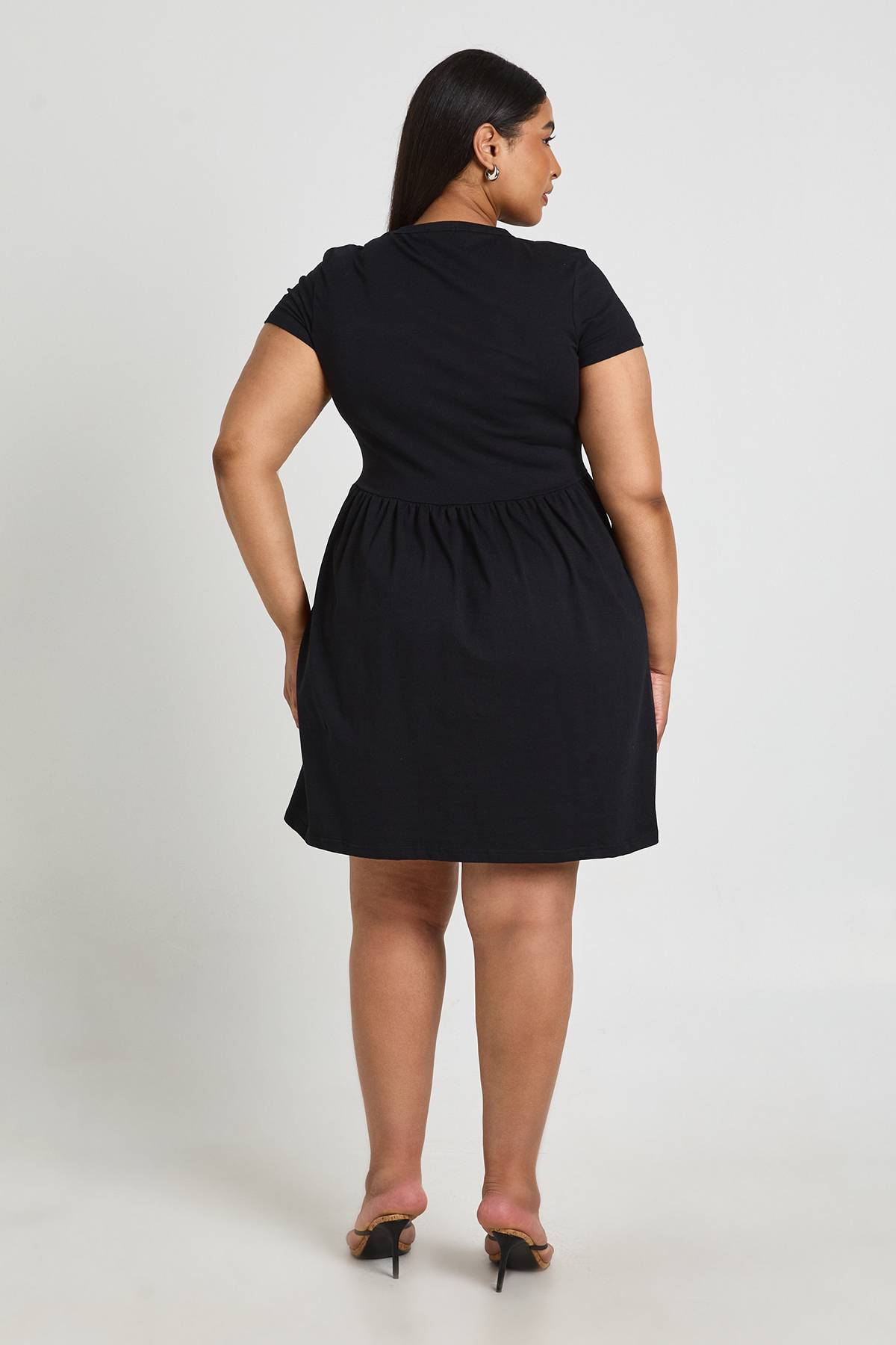 boohoo Robe Patineuse Grande Taille En Coton Avec Taille Cintrée Et Manches Courtes