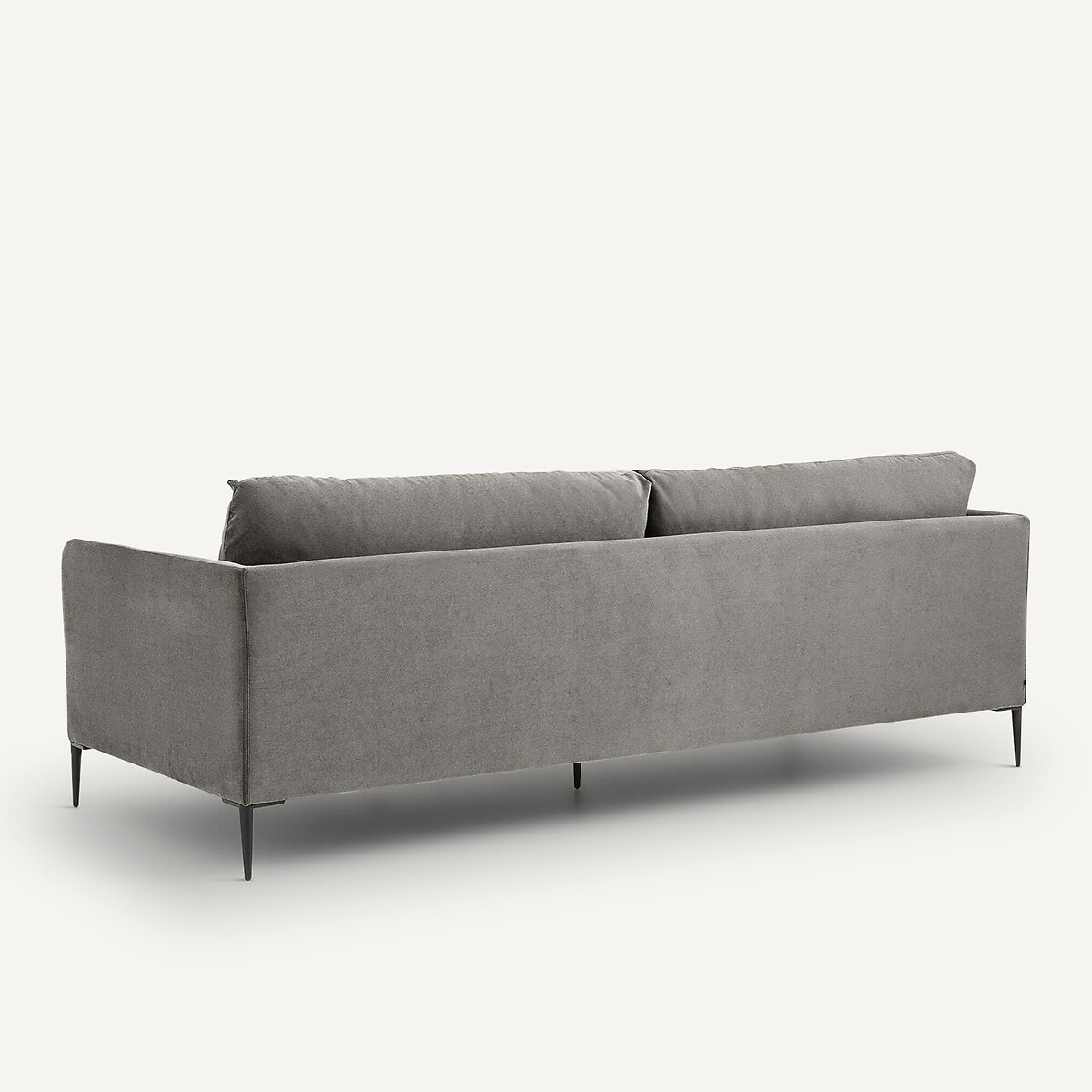AM.PM<br>Sofá em veludo lavado, design Oscar E.Gallina