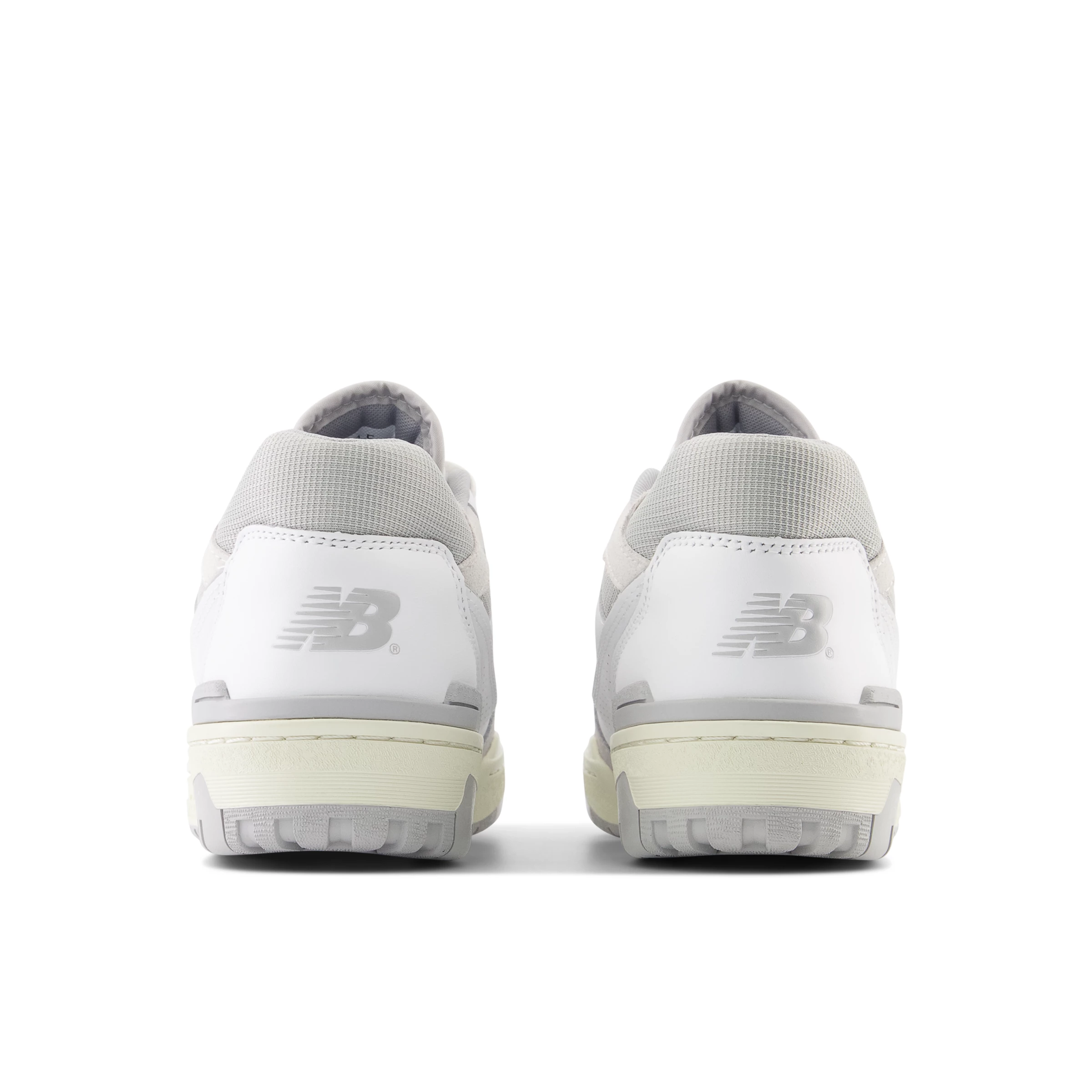 550 White con raincloud e reflection