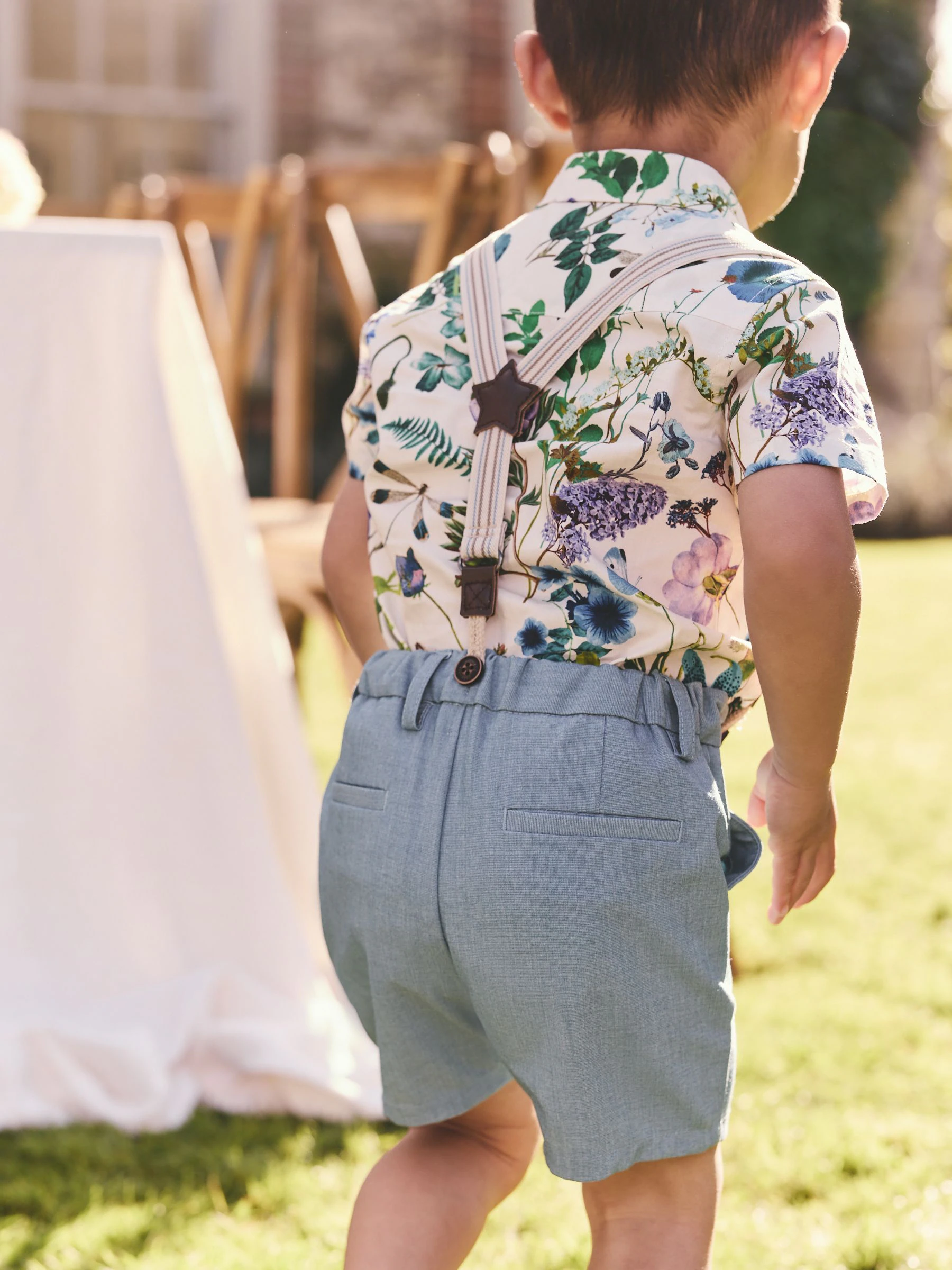 Blauwgroen blauw gebloemd - Set van overhemd, short, vlinderdas en bretels (3mnd-9jr)