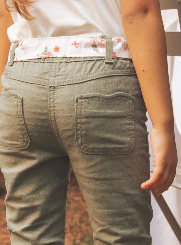 Pantalon vert feuille uni avec foulard