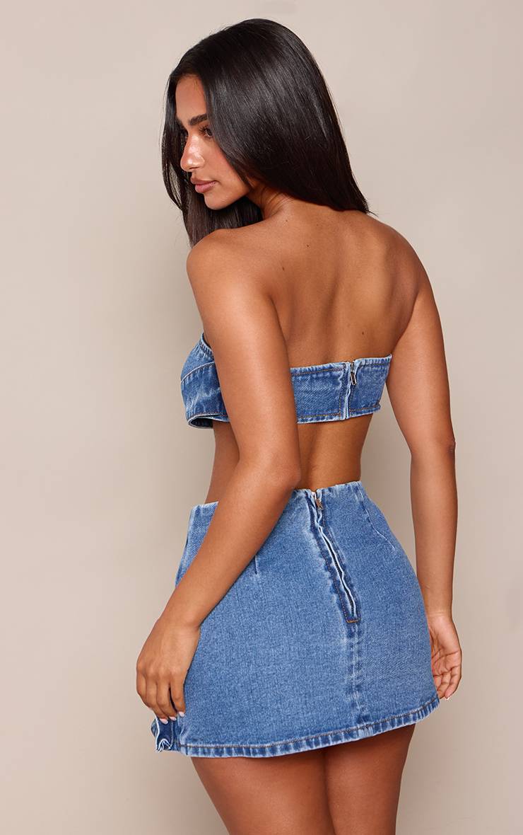 Mid Blue Wash Top Bandeau Mini En Denim Bleu Moyen Avec Détail Ceinture Petite