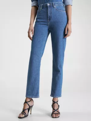 Calça jeans clássica de cintura alta e corte reto.
