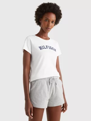 Camiseta com logotipo