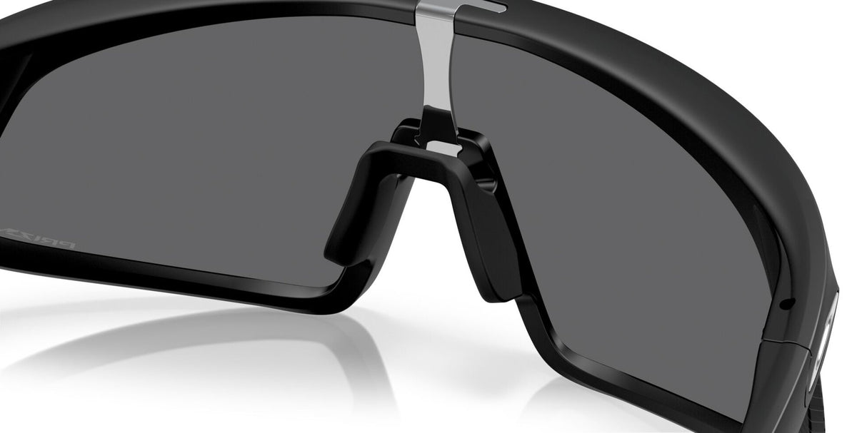Oakley<br>Rslv