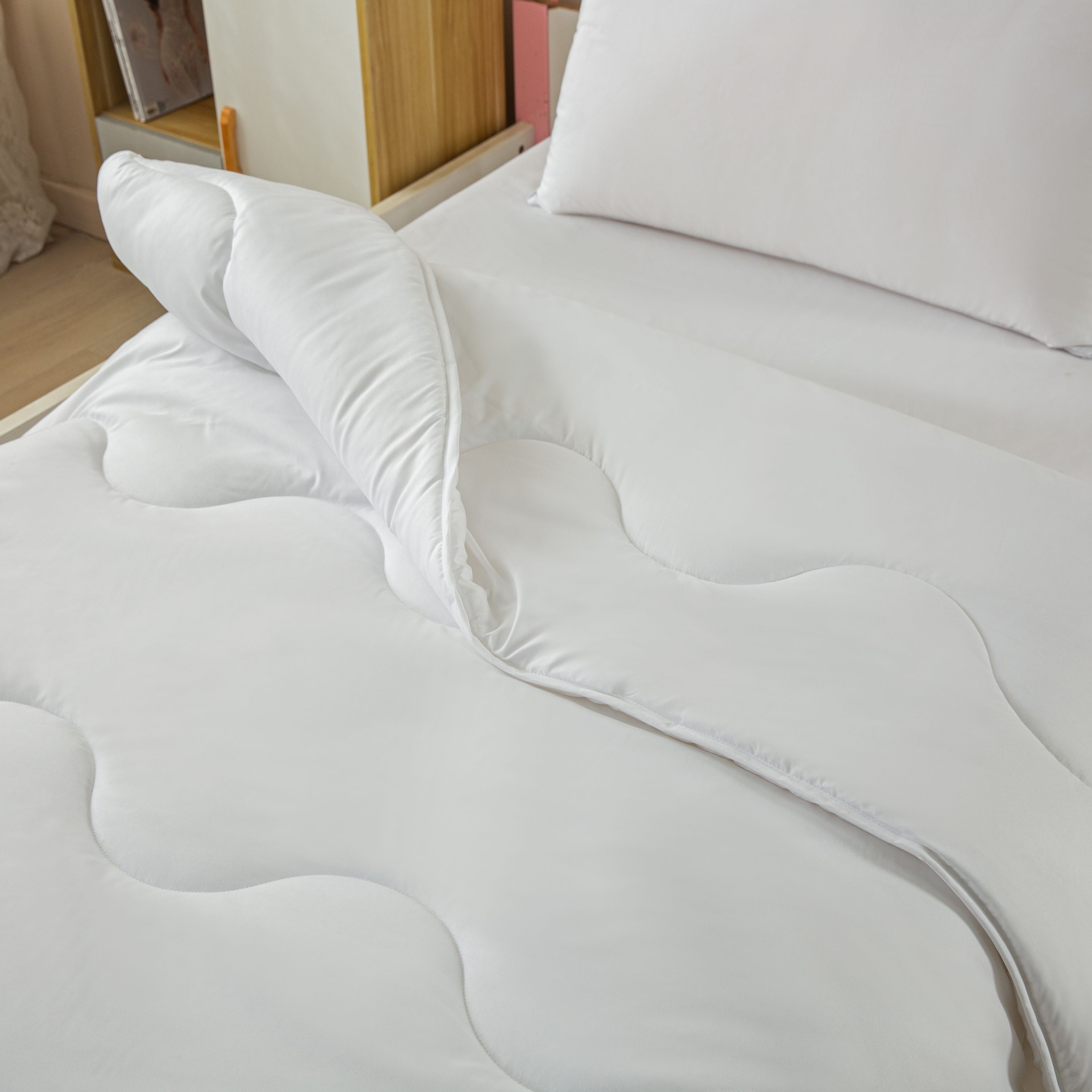Duvet mit Kunstfasern WELLEN 200 x 220 cm