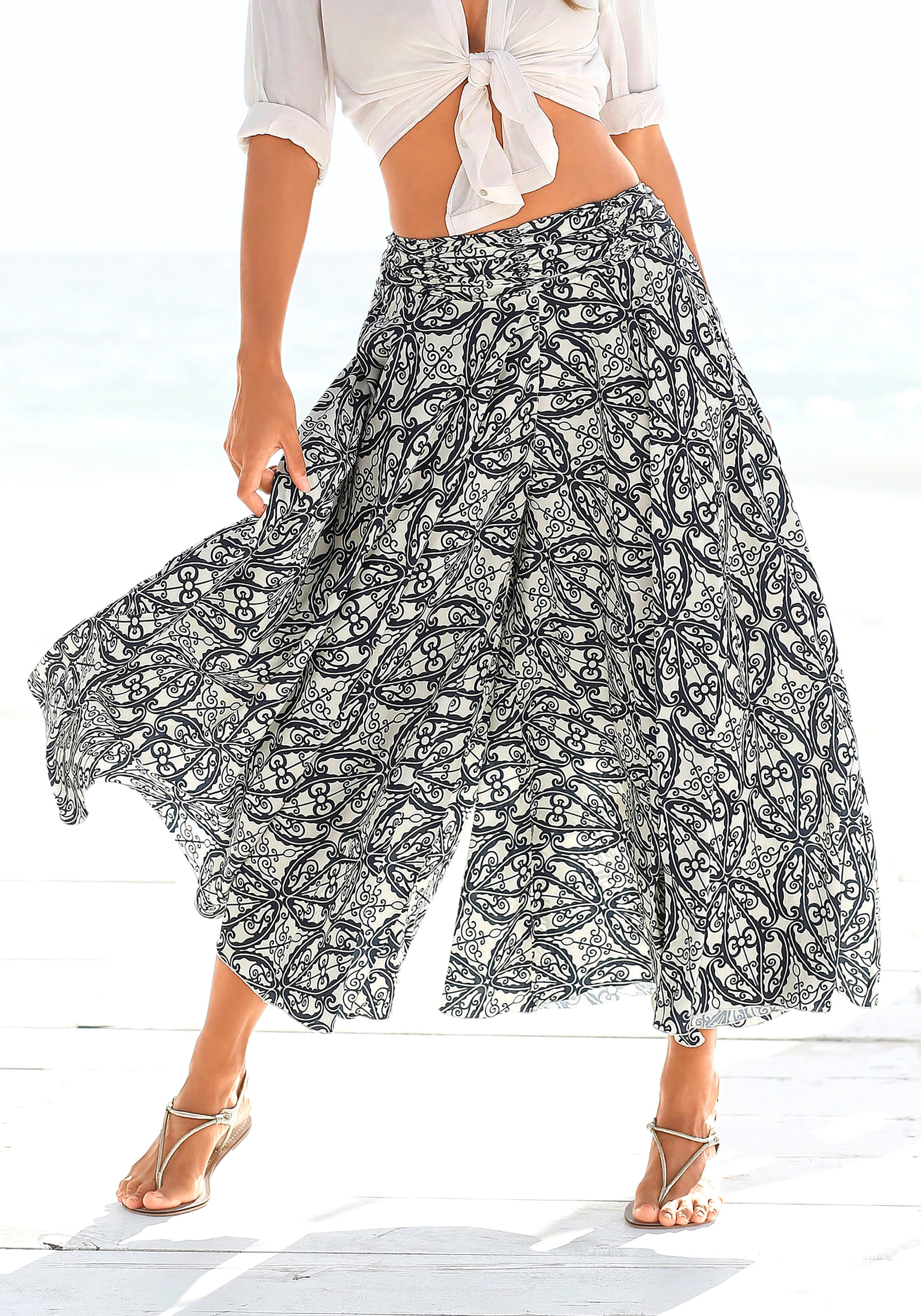 LASCANA Hosenrock , mit Alloverdruck, Culotte, extraweites Bein