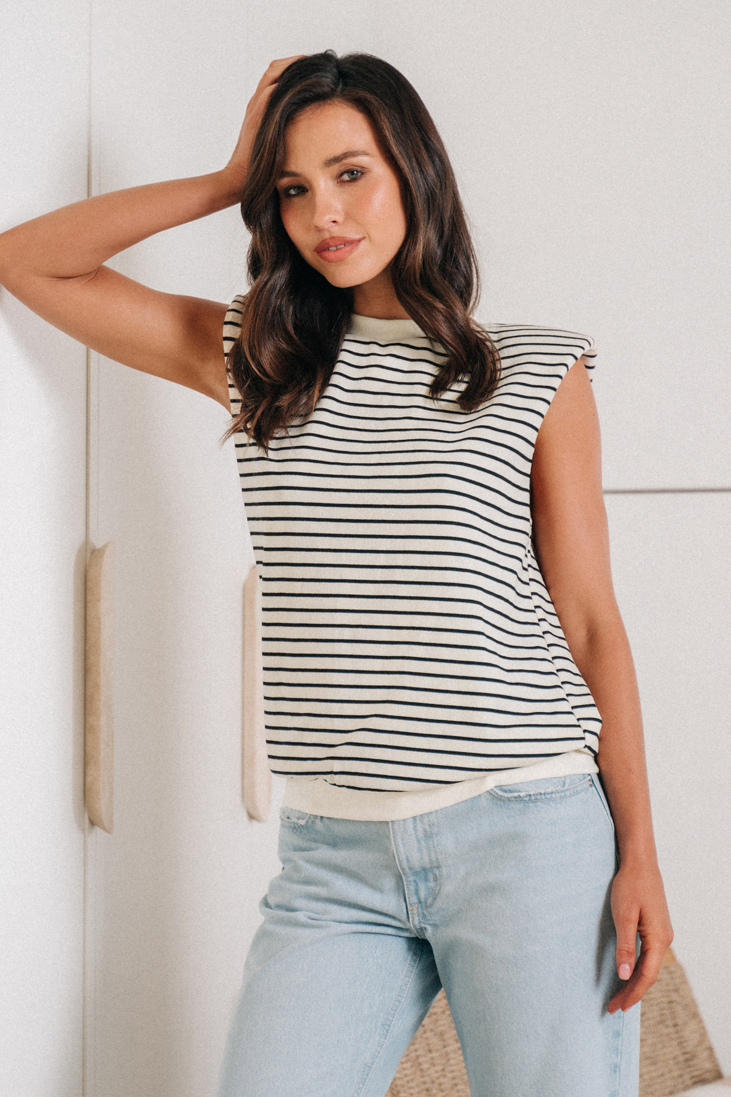T-shirt avec mancherons à rayures noires et blanches