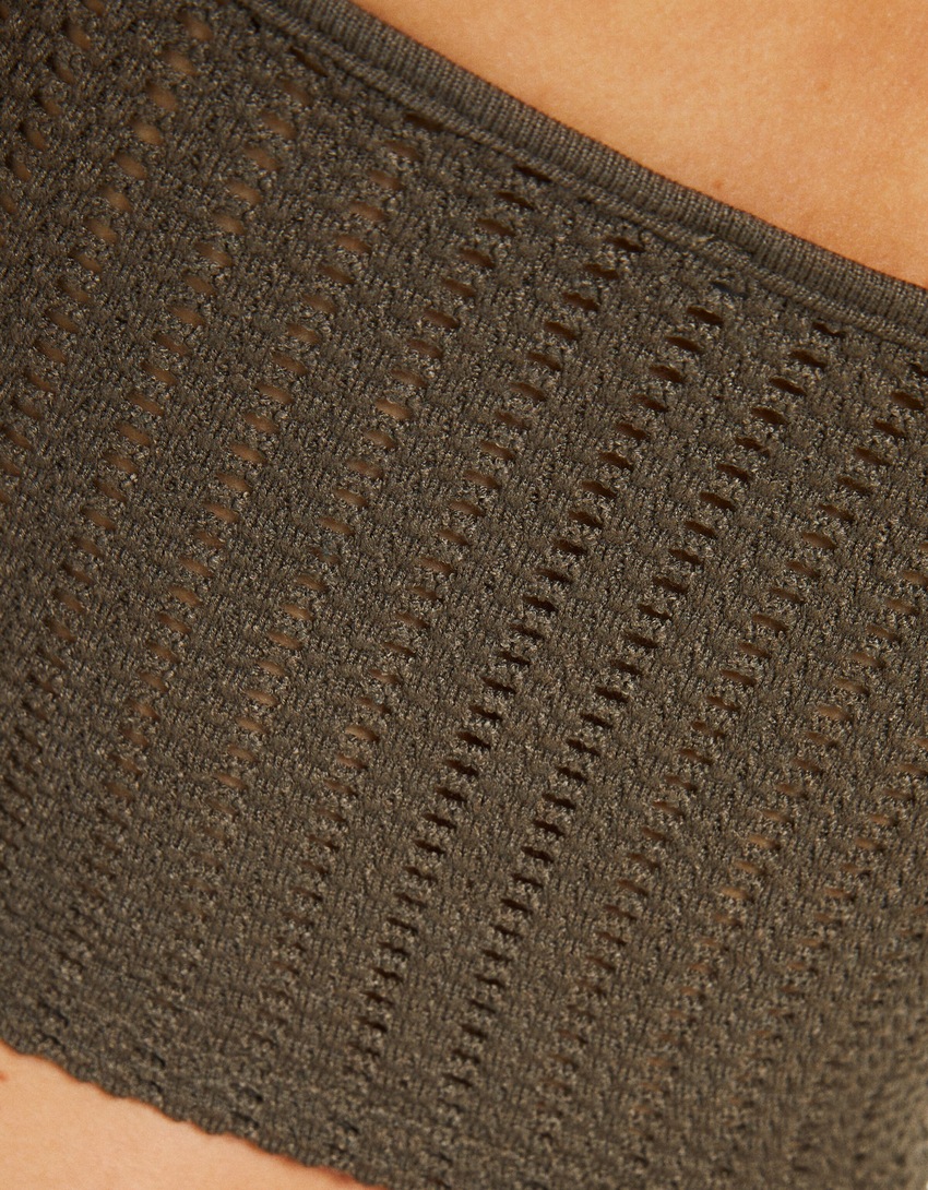 Top de crochê estilo halter