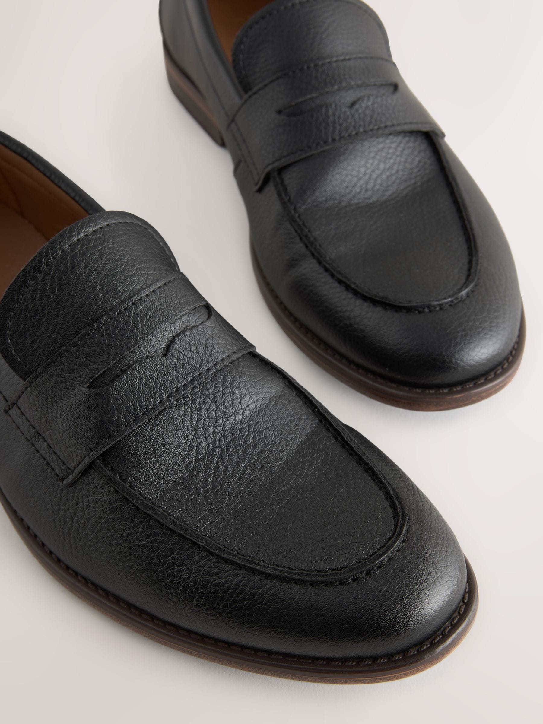 Zwart - Wijde pasvorm - Loafers van zadelleer