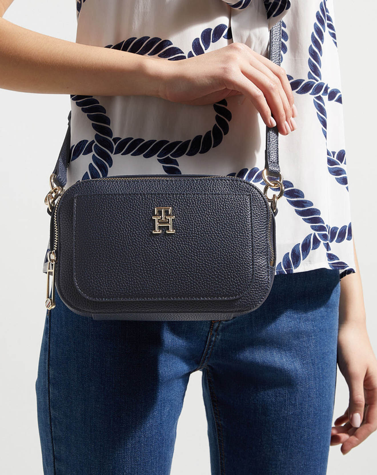 Tommy Hilfiger Sac bandoulière camera Emblem bleu marine - 13x23x6 cm