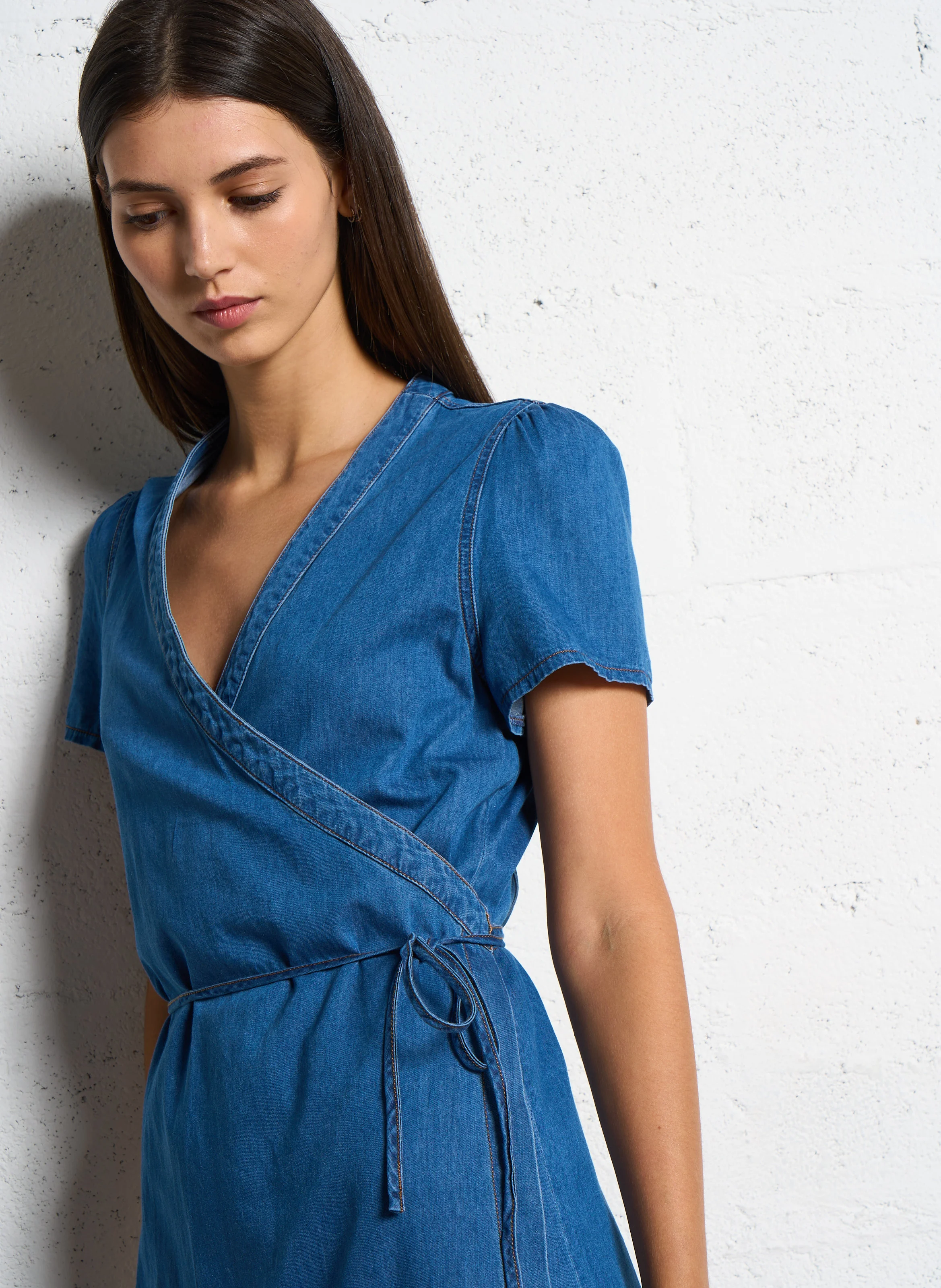 RILEY - Robe longue portefeuille en coton mélangé | Jean brut