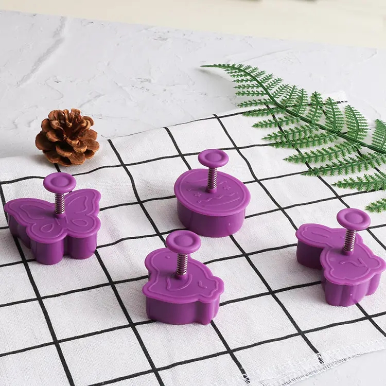 (4er Set) 2in1 Kunststoff Ausstechformen Keksausstecher mit Stempel - Ostern