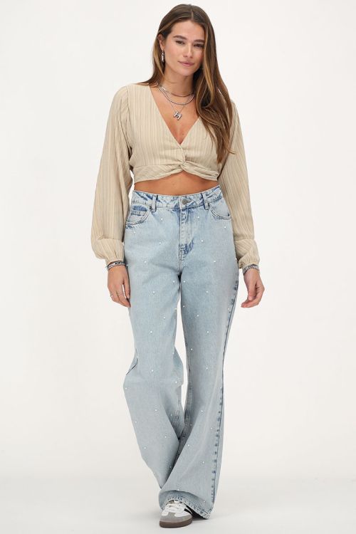 Beige crinkle crop top met knoopdetail