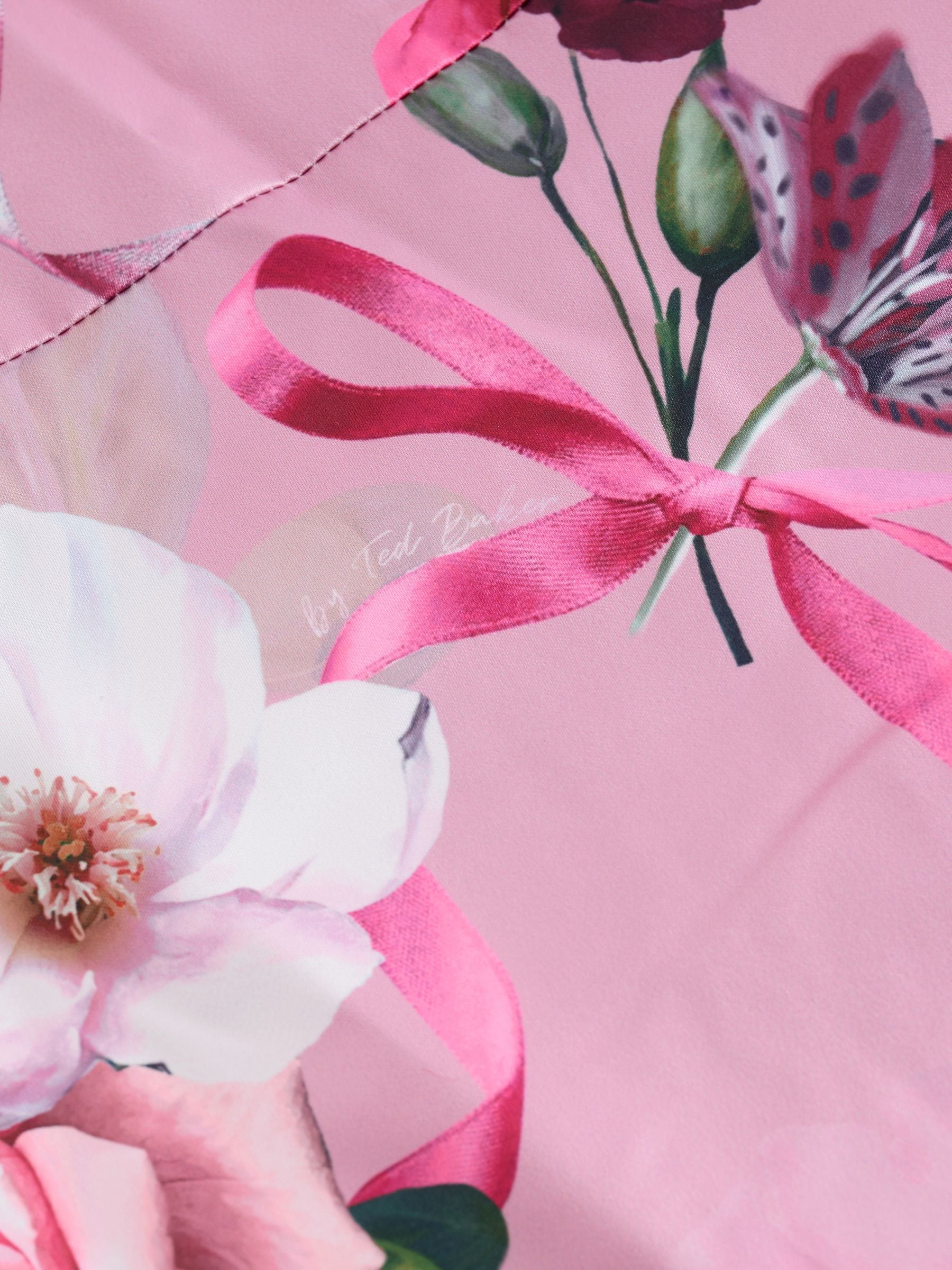 Baker by Ted Baker - Roze, regenbestendige gewatteerde jas met rok en corsage