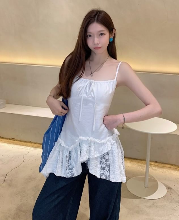 Porstina - Asymmetrische camisole top met effen kant en paneel
