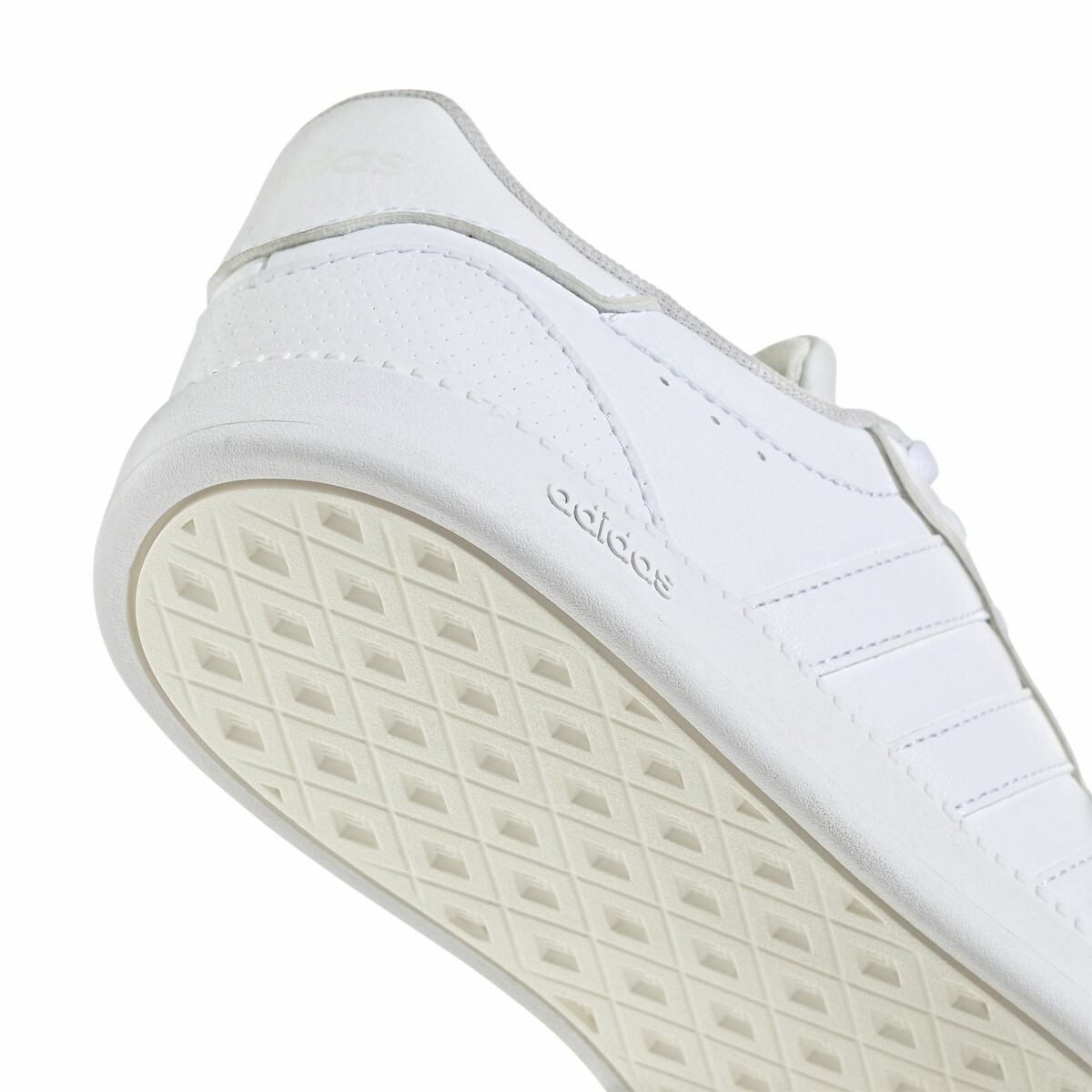 ADIDAS ROUPAS ESPORTIVAS<br>Tênis Breaknet Elegante