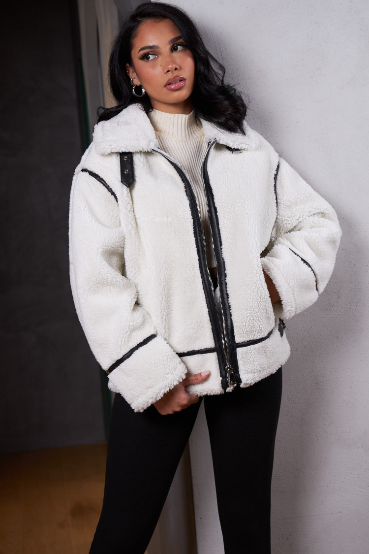 Veste en peau de mouton blanche