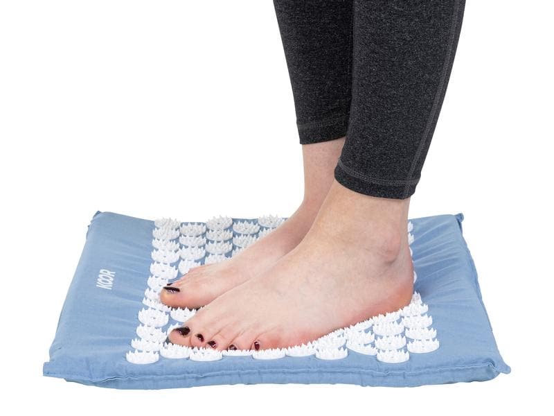 KOOR Akupressur-Fussmatte Blau/Weiss Stachelmatte für die Füsse