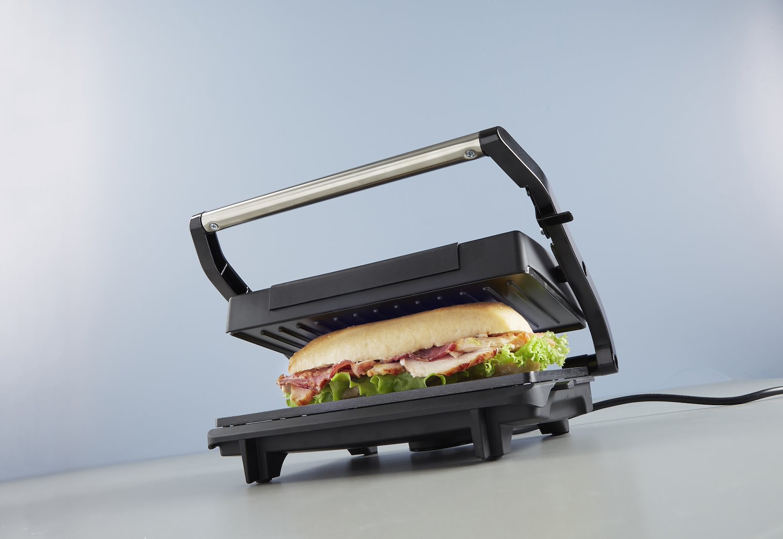 DAY Grill Med non-stick belegg. 750W.