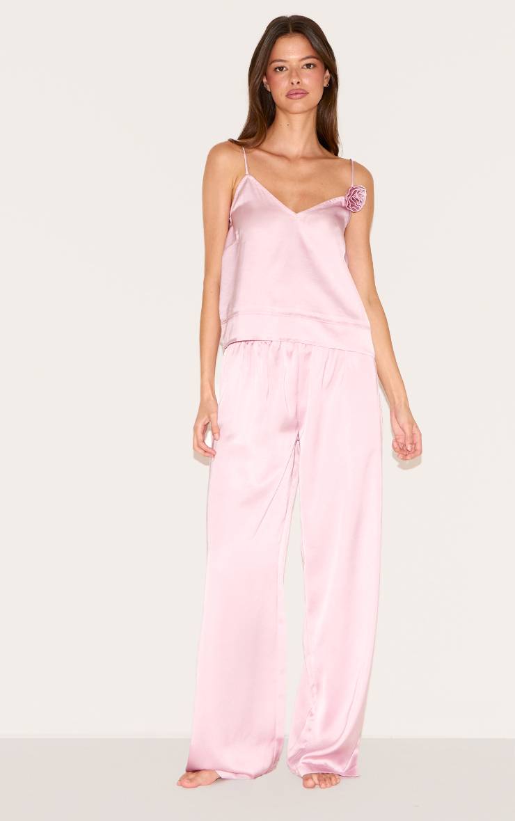 Rose Poudré Ensemble Pyjama Long Caraco Satiné Avec Ornement Floral