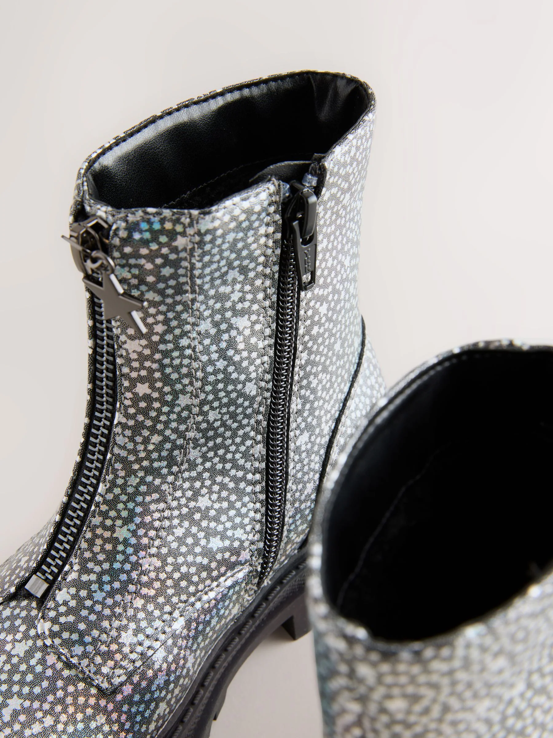 Silver Metallic Stars - Enkellaarzen met rits aan de voorkant