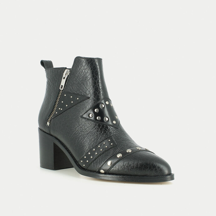 Boots en cuir noir  et empiècements cloutés