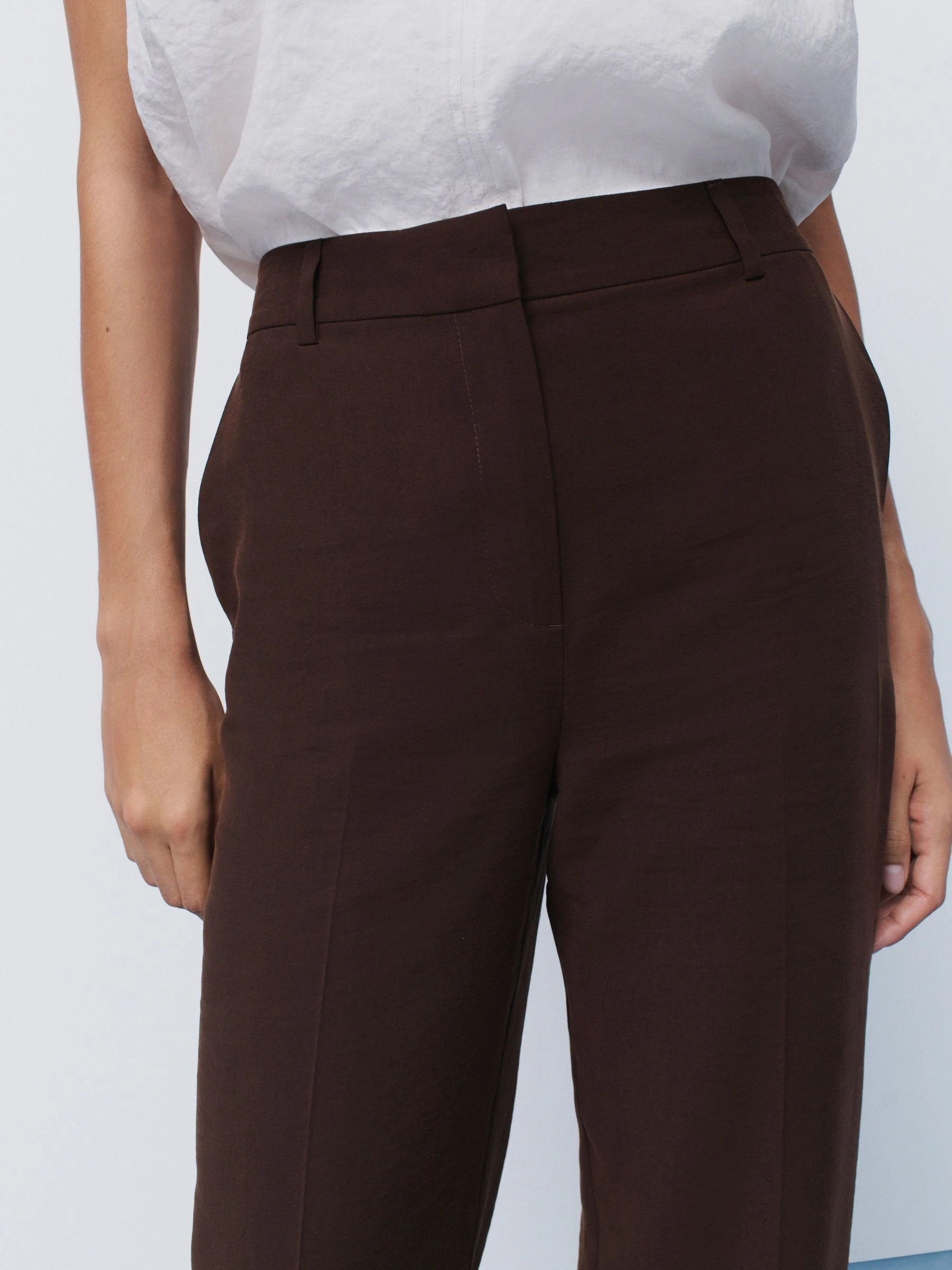 Bruin - Broek met elastische achterkant en rechte pijpen van modal