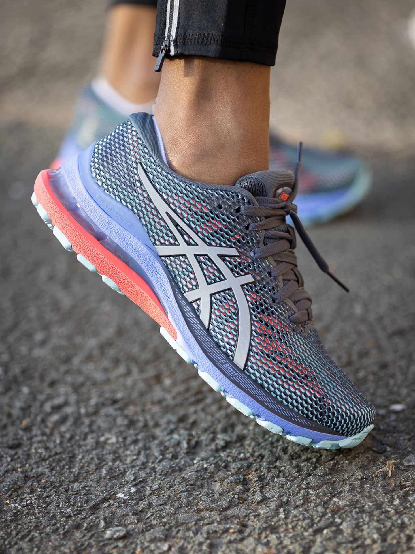 Gel-Kayano 28 Lite Show