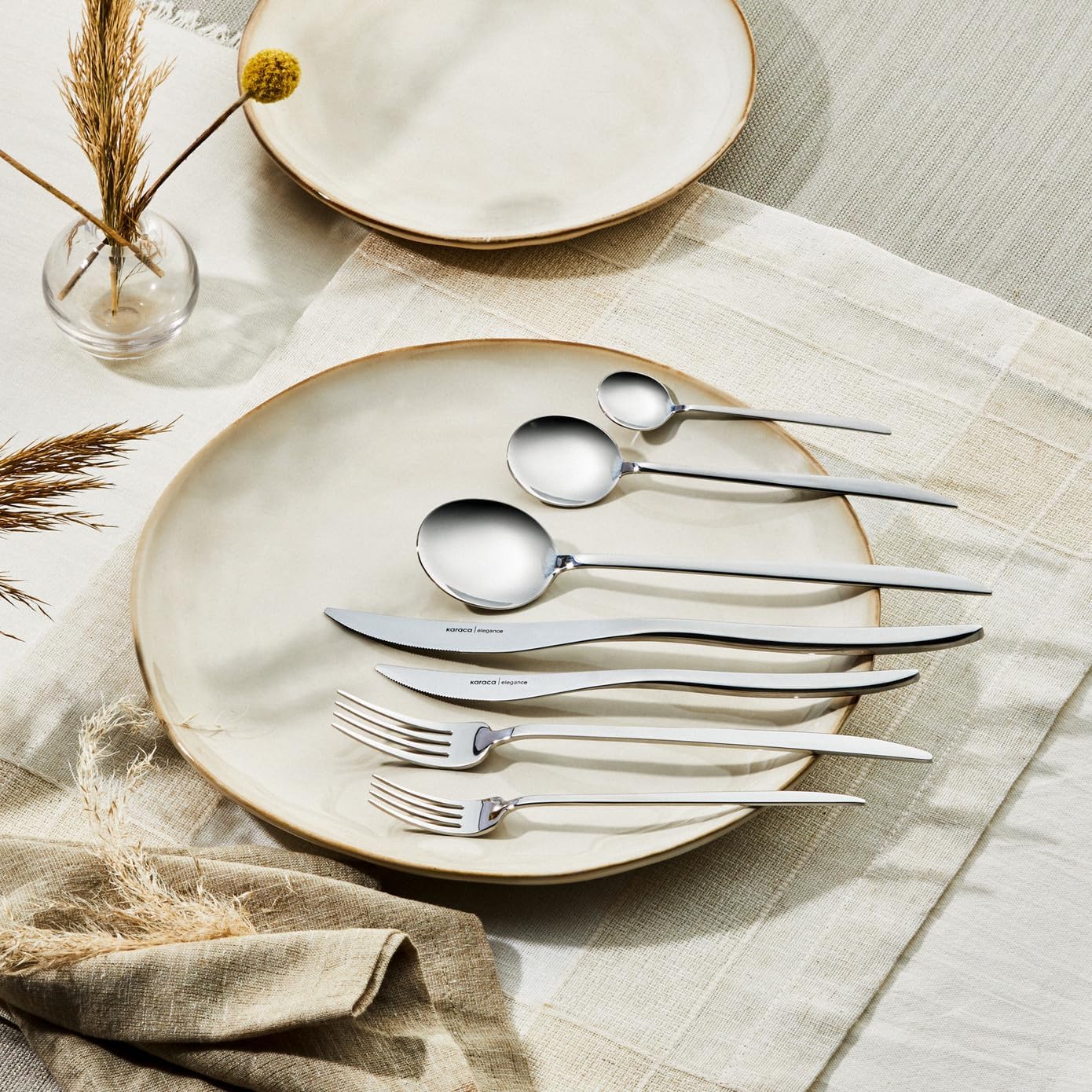 Karaca Amour 84 Teiliges Elegance Besteck Set mit Box für 12 Personen, Stahl, 12 Stück Menügabeln, 12 Esslöffel, 12 Tafelmesser,12 Dessertgabeln, 12 Dessertlöffel