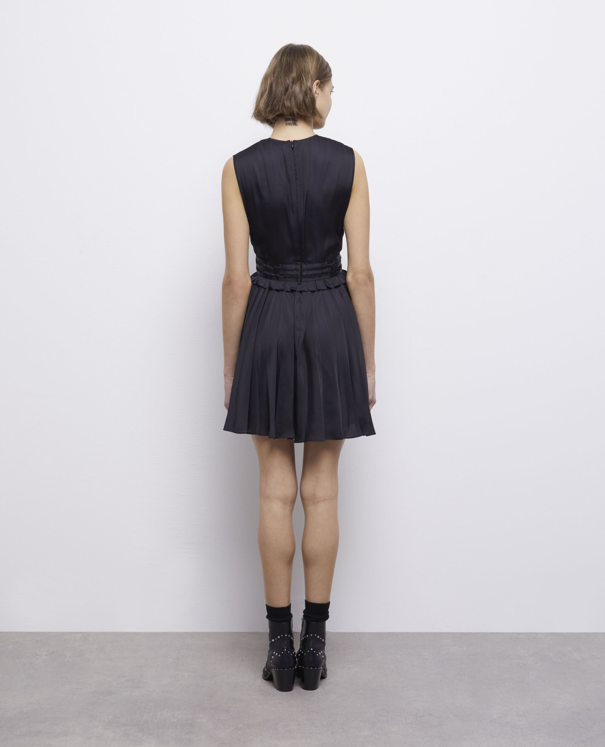 Robe courte plissée noire