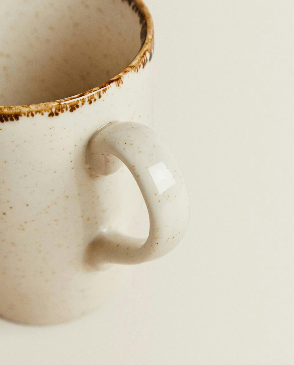 CANECA DE PORCELANA COM BORDA DE ACABAMENTO ANTIGO
