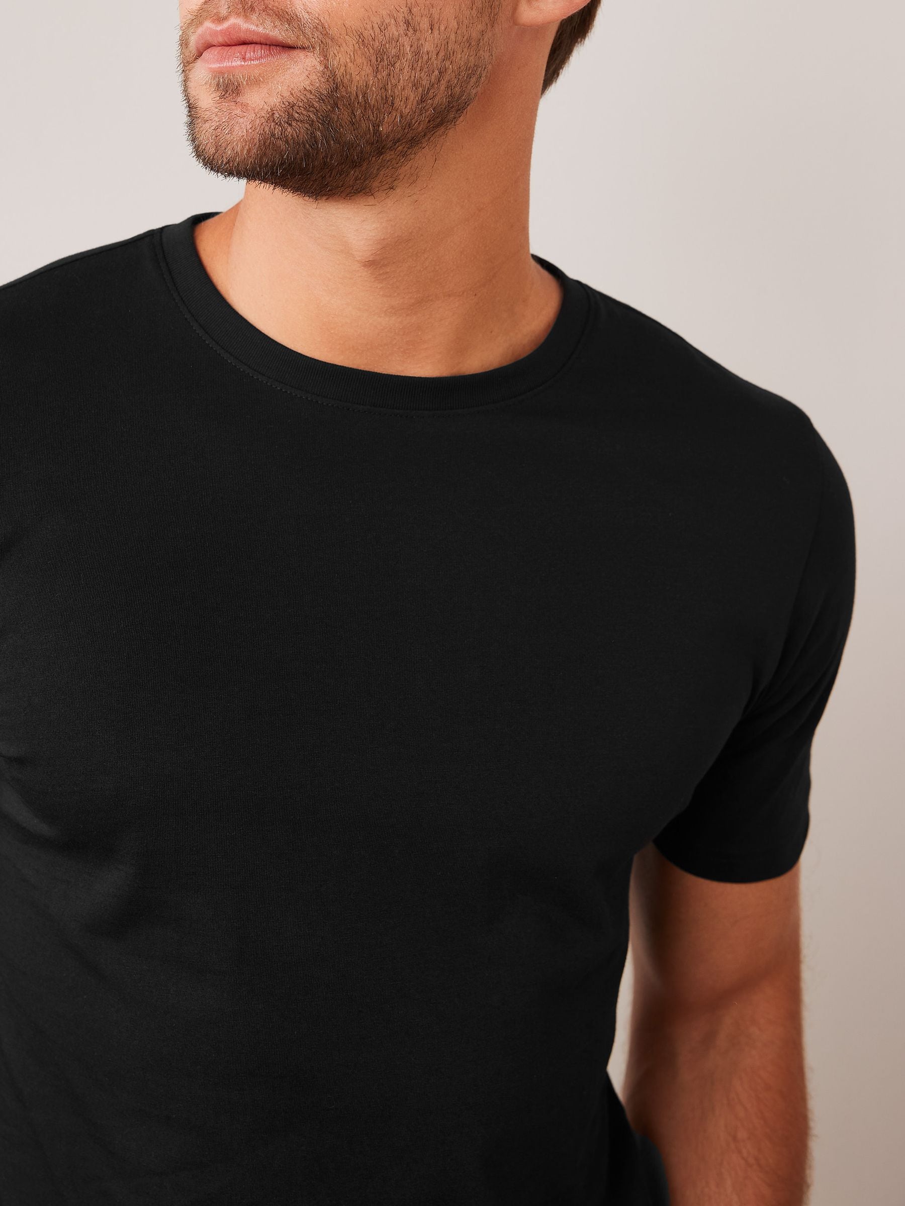 Zwart - Slim Fit - Essentieel katoenen T-shirt met ronde hals