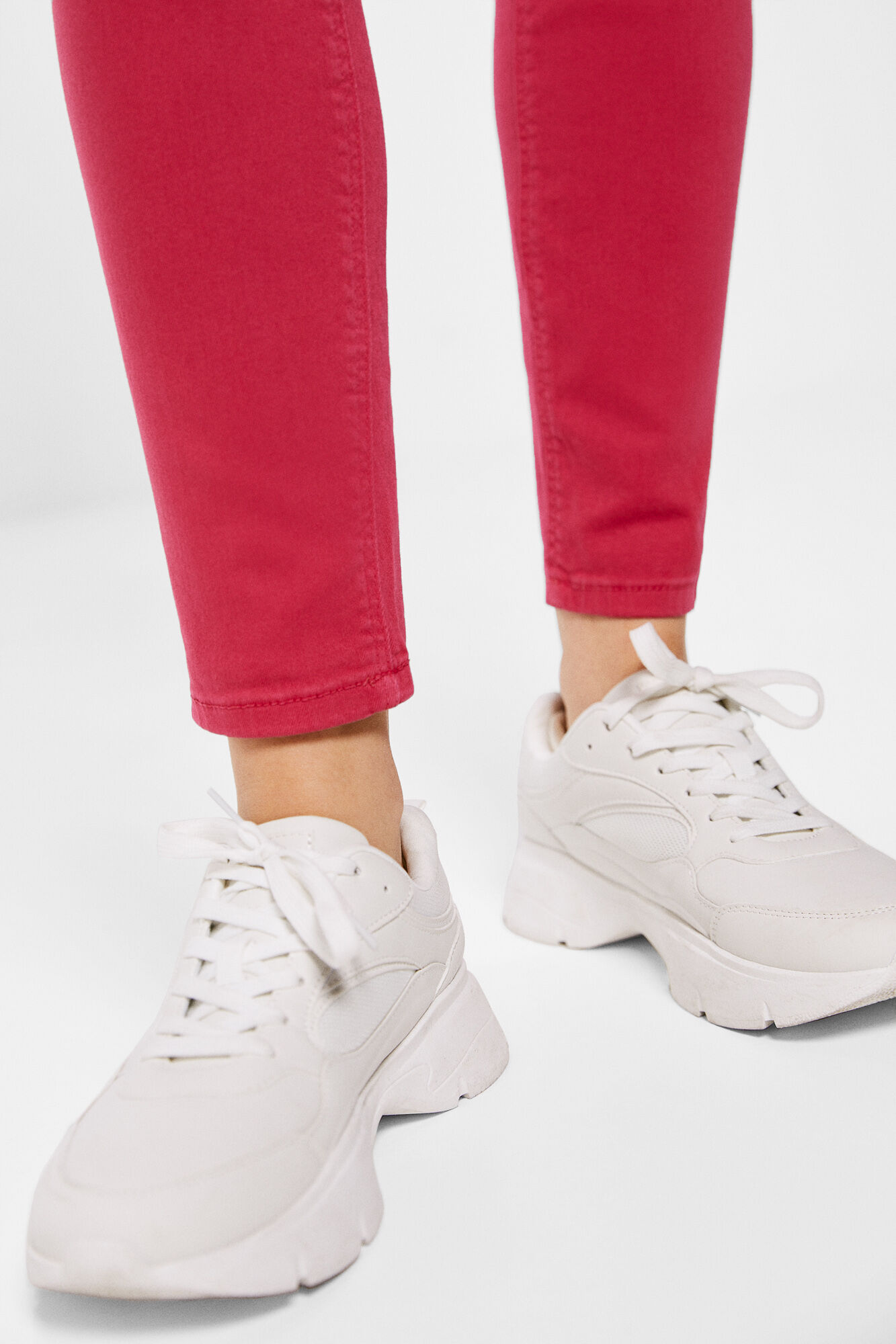 Calça jeans cropped slim tingida ecologicamente - roxa