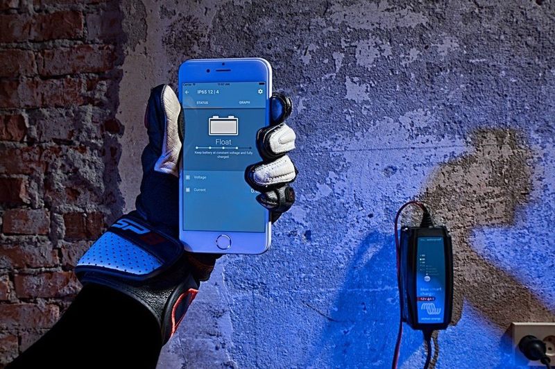 Victron - Blue Smart IP65 Acculader - 12V 25A - 230V CEE 7/16