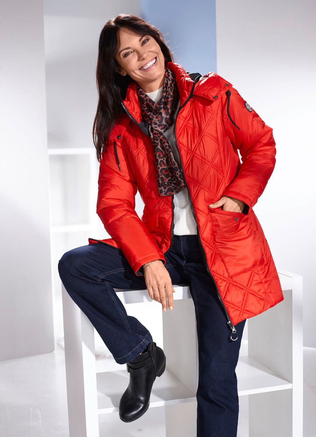 Jacke mit abnehmbarer Kapuze