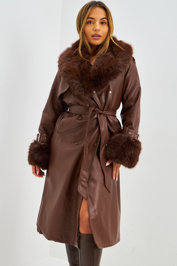 Manteau long en simili cuir marron et fourrure
