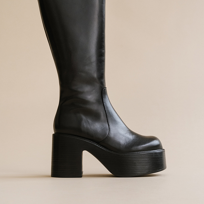 Bottes à plateformes et bouts ronds  en cuir noir