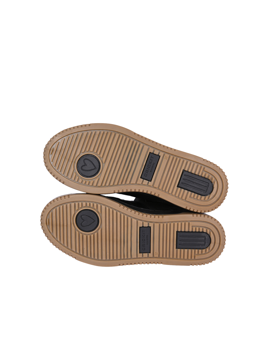 SNEAKER NAILA
