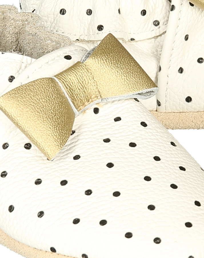 Krabbelschuhe CLASSICZ POLKA DOTS mit Schleife in weiß